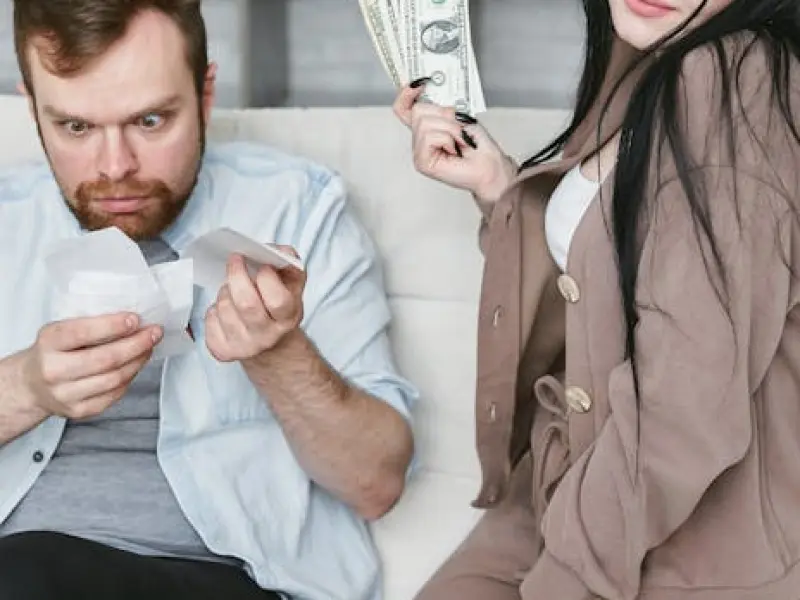 情感咨询师：男朋友太爱花钱怎么办，别让钱破坏你们的感情