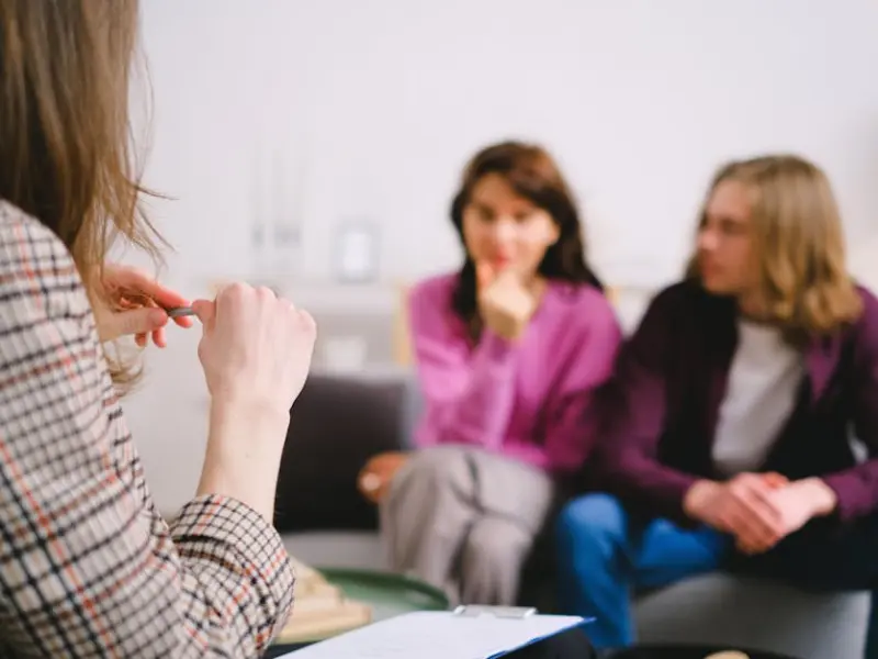 情感咨询师教你：当面对爱人出轨时，试着挽回你们的婚姻