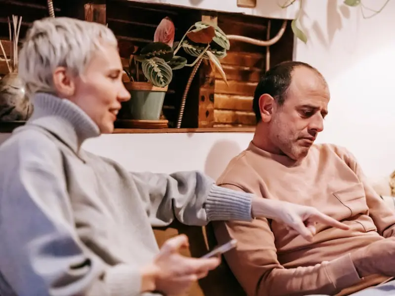 情感疑惑：老公进行跟女生污秽聊天，这是出轨了吗？