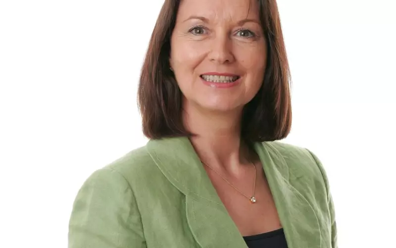 破镜重圆情感挽回导师：如何成为他离不开的女人？