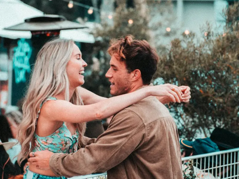 挽回女友的小作文_挽回女友核心逻辑：是拿捏她的心理需求，而非你的无底线道歉