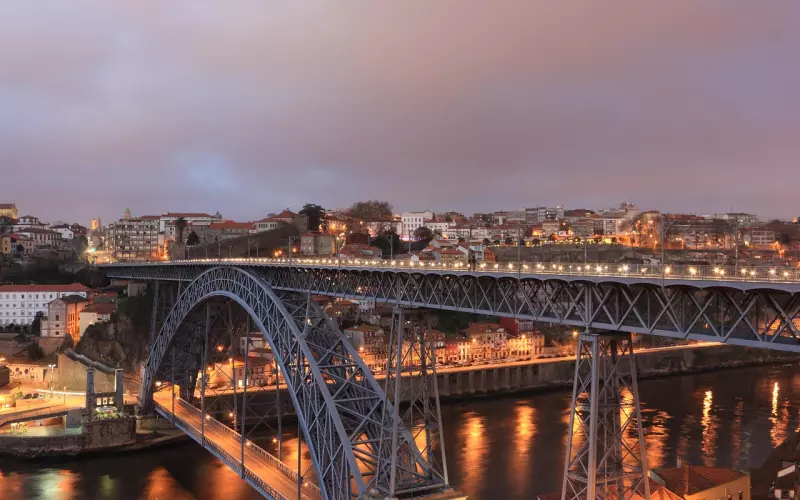 每到晚上，我就控制不住想给前任发消息，我该怎么办？