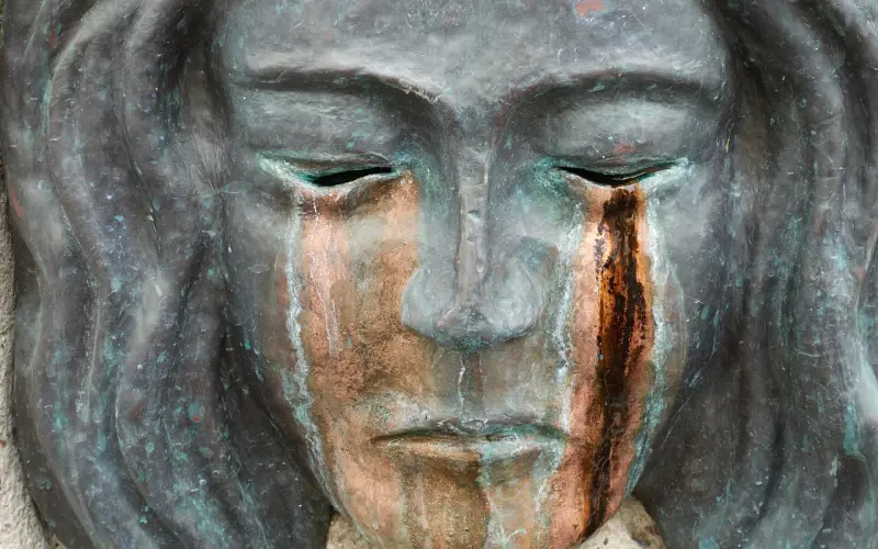 每一滴眼泪都是特别的，你流下的眼泪就能换来他的爱？