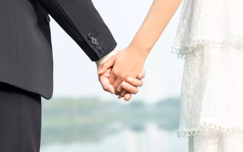 婚外情只是一场各取所需的交易(婚外情是一场人生的劫难)