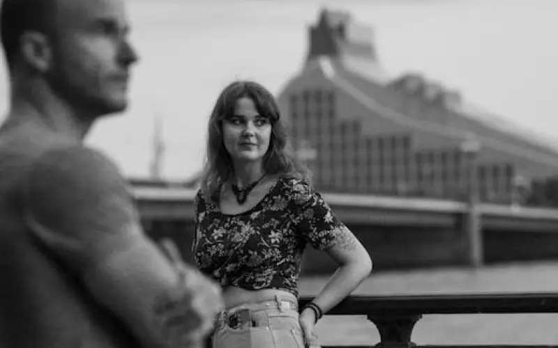 婚外情一个从不在意你感受的男人(婚外情的男人经常要你说明什么)