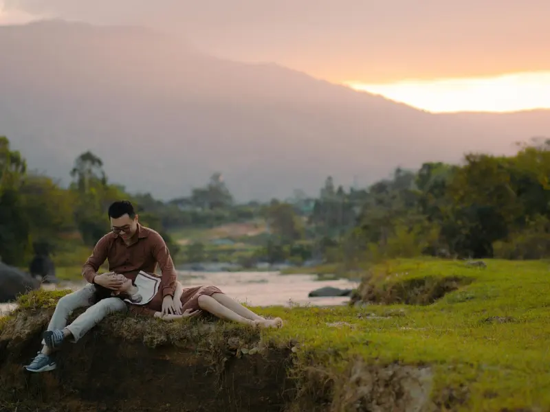 “男人深爱一个女人的5种表现，中了2条就说明你很幸福！”