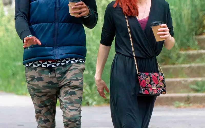 长期分居两地的夫妻，女人“憋”不住了，常用5种方式解决