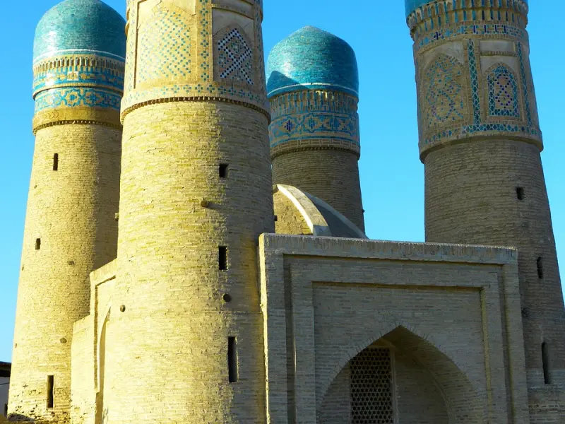 女人情不自禁的四个小动作，说明她还是放不下你！