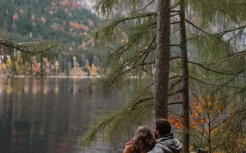 好友变情侣，高攀的关系要如何继续？