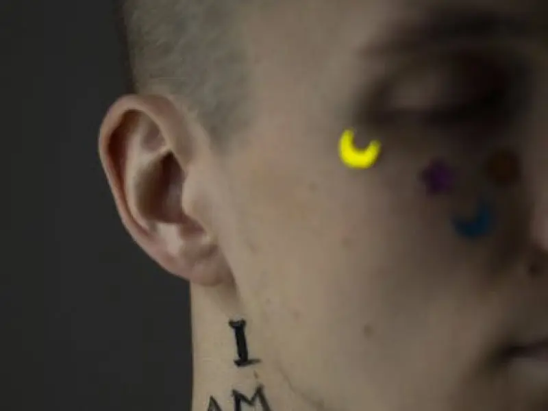 从我爱上他的那一刻，我才知道我有多么的心疼他。