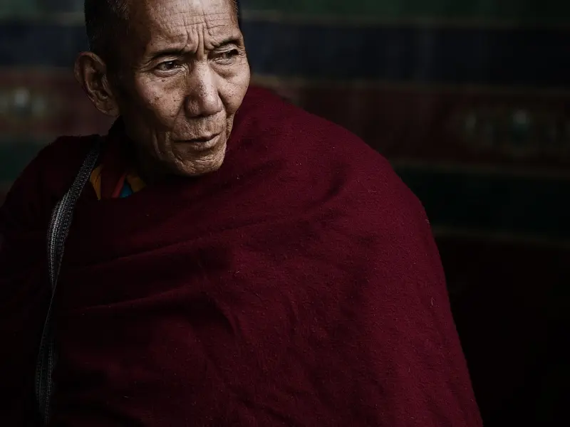 从这三个细节，可以判断女人心里还藏有其他男人