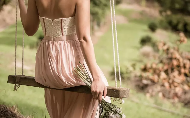 古龙一生坐拥着美人和财富，为何死前落得如此苍凉？