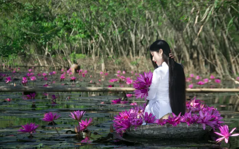 习惯性负面的评价外界，不是外面不好，而是自己头脑中负面元素太多！外境的好坏全是内心投射出去的！