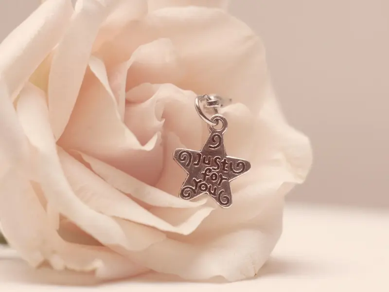 他不爱你，他的这四种表现只是想说明他想和你上床