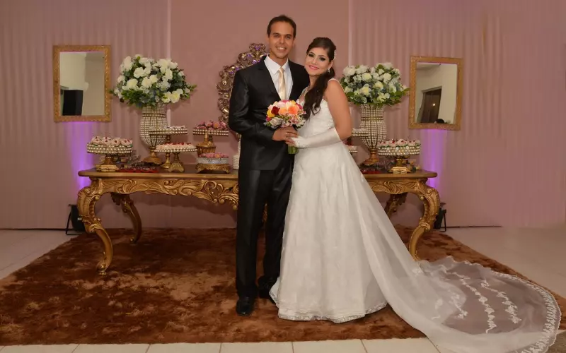 订婚期间他和闺蜜搞在一起，我该怎么办？