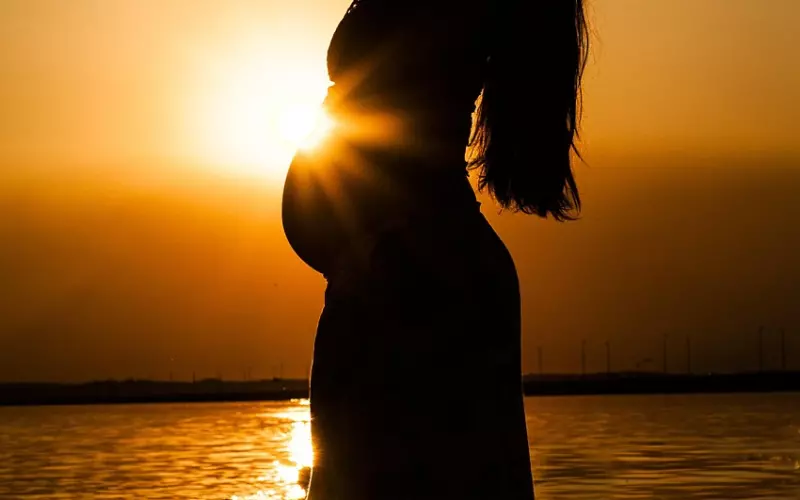 “他死性不改，调戏女人，我现在怀孕，情绪波动特别大，不知道怎么办？”