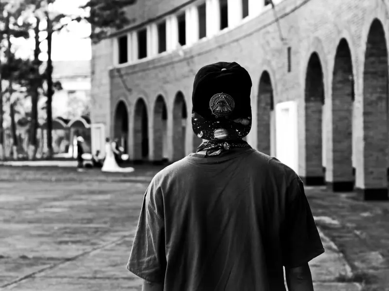 他跟我父母说我在外面不正经又陪酒的！