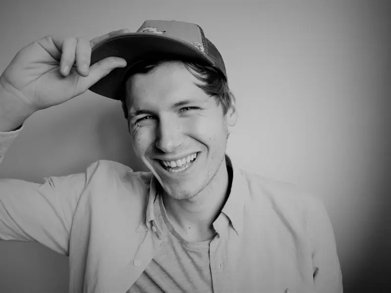 他对我跟别人不一样，求你别傻了！