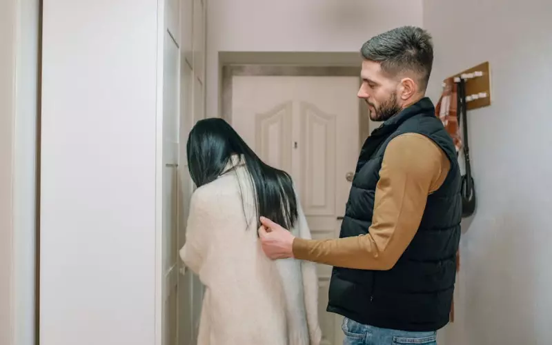 已婚男人对待已经分手的小三(与出轨男人离婚了要不要告诉小三)