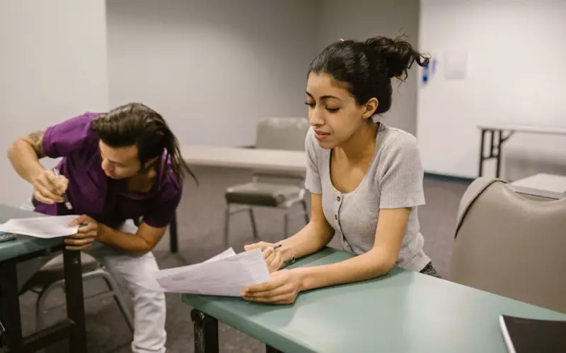 出轨的男人怎么样挽回老婆的心(我出轨了怎么挽回老婆受伤的心)