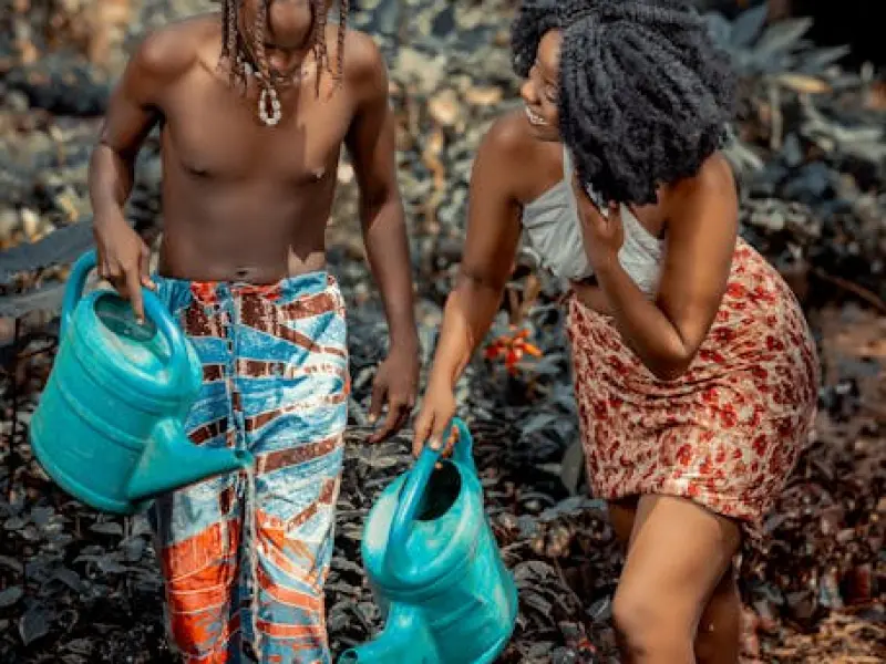 女人怎样才可以迷住男人？ 4个小花招让男人神魂颠倒