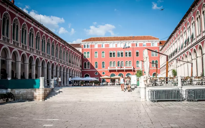 房屋被拆怎么挽回老公家人的感情？