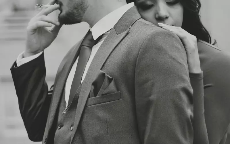 老公出轨后该怎么样能挽回他的心(老公出轨要和我离婚怎么挽回)