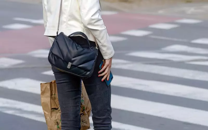 要怎样的方式才能改变自己的命运，过上优渥生活？这里有9个答案