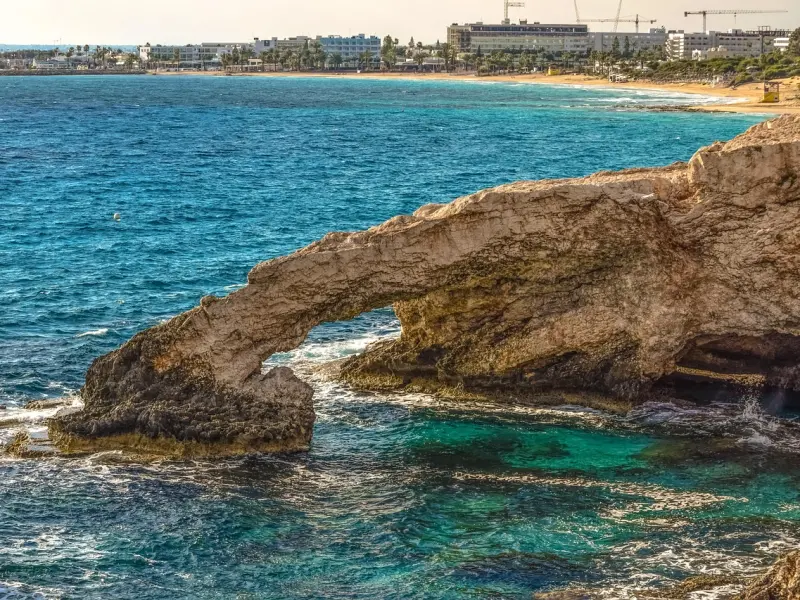 聪明的女人是怎么完美驾驭男人的呢？第一步先变傻！