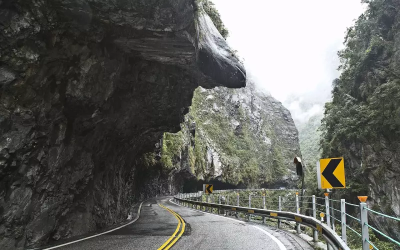 老婆出轨时，老公怎样悬崖勒马挽回老婆