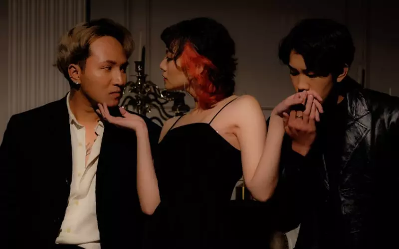 小三如何让他原配知道他出轨了(小三被原配发现了如何让男人离婚)