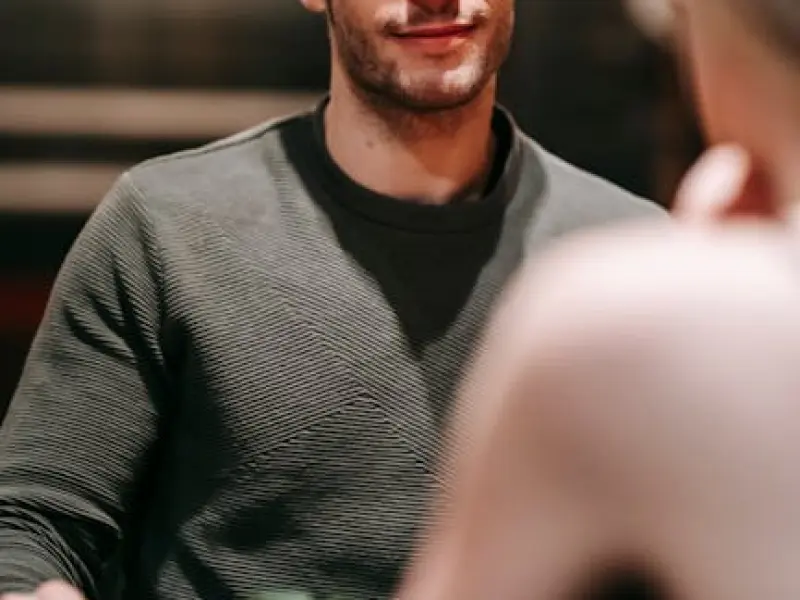 和现任约会，突然遇见前任是怎样一种体验? | 每日一片 03分42秒