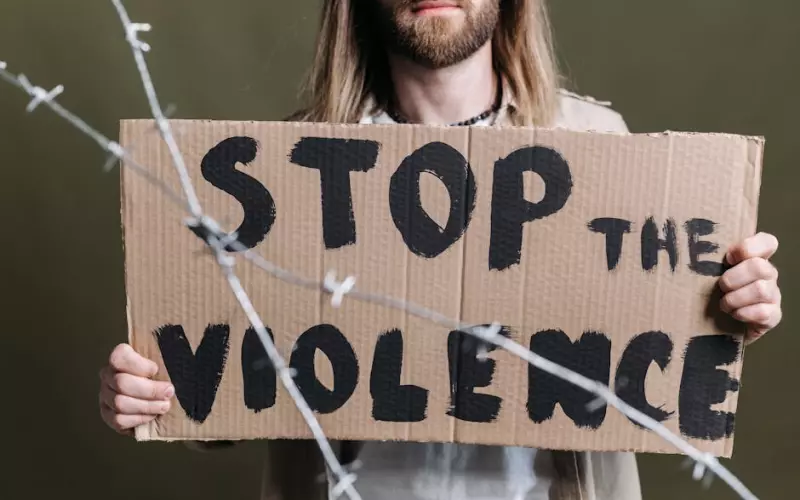 家庭冷暴力对婚姻伤害有多大(什么是家庭冷暴力婚姻)