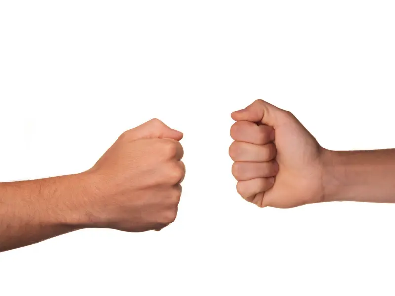 恋爱遇到男方父母不同意时，女生应该如何挽回？