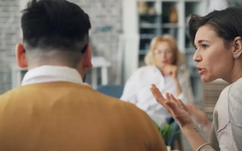 老婆出轨作为老公咋对付第三者(老公有外遇老婆最好的处理方法)