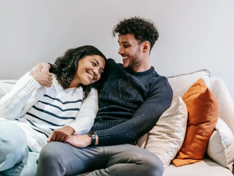 夫妻长期异地分居，该如何维持婚姻？