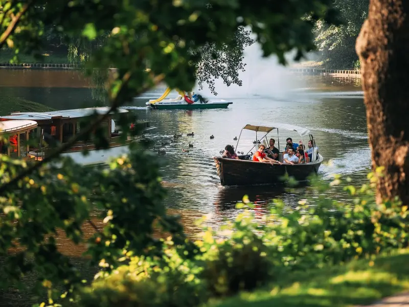 当恋爱遭到对方父母反对，应该如何应对呢？