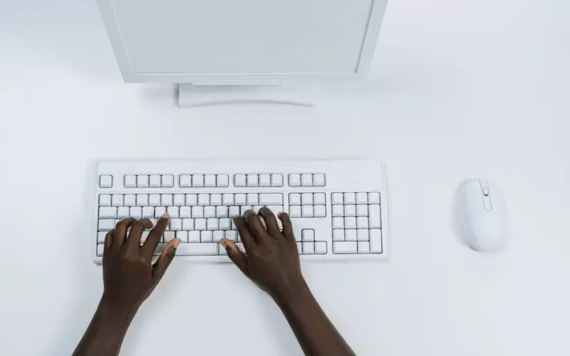 相亲怎么聊天才能避免尴尬(相亲怎样聊天才显得不尴尬)