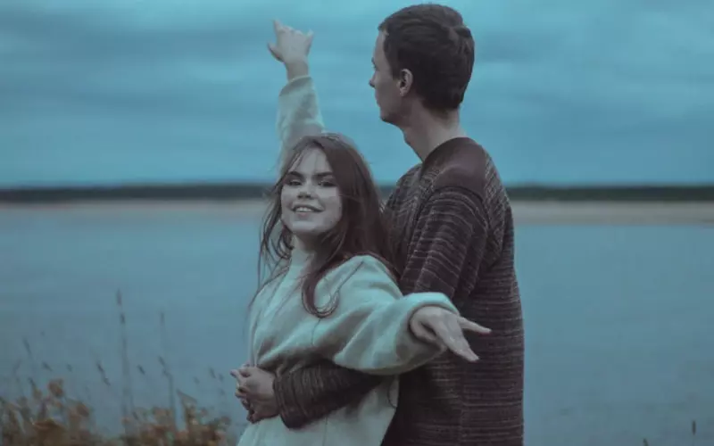 异地恋冷战怎么哄男朋友(磨合期异地恋挽回男朋友)