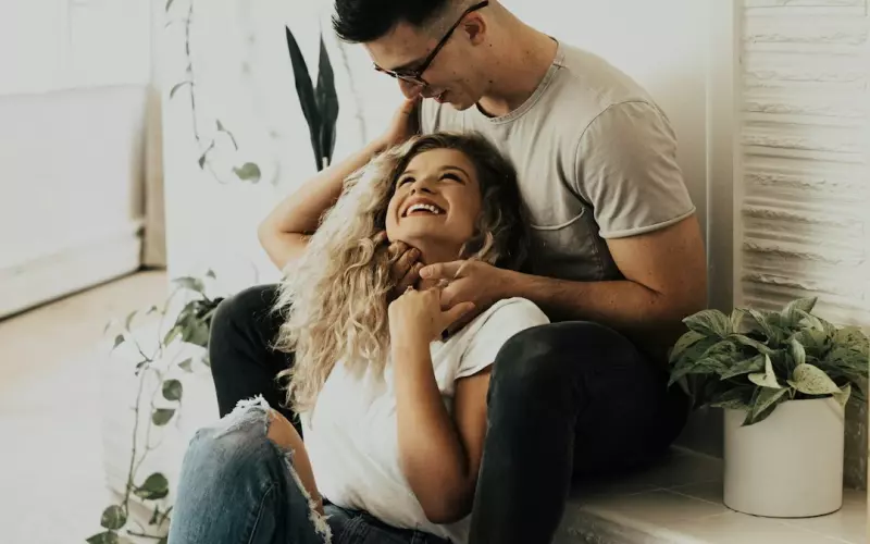 男朋友刚和前任分手怎么安慰(男人怎样看待分手时前任情绪崩溃)