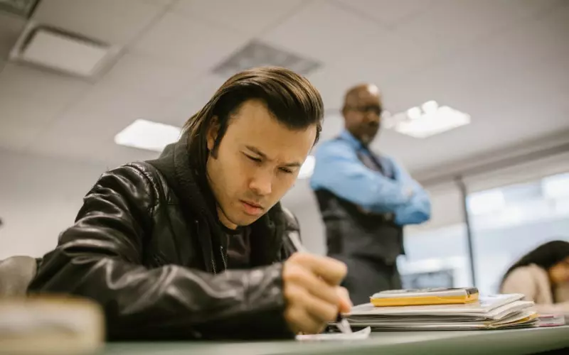 如何面对出轨的男人和小三(怎么处理出轨的男人和小三)