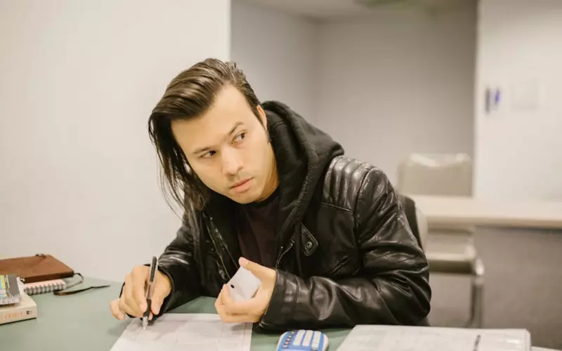 怎么处理出轨的男人和小三(男人出轨如何处理小三问题)