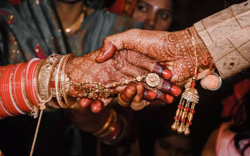 婚姻出现第三者怎么处理第三者(婚姻出现第三者该怎么办)