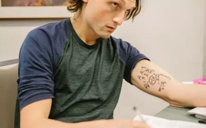 男人出轨的5个阶段怎么处理(男人出轨后原配最容易犯4个错误)