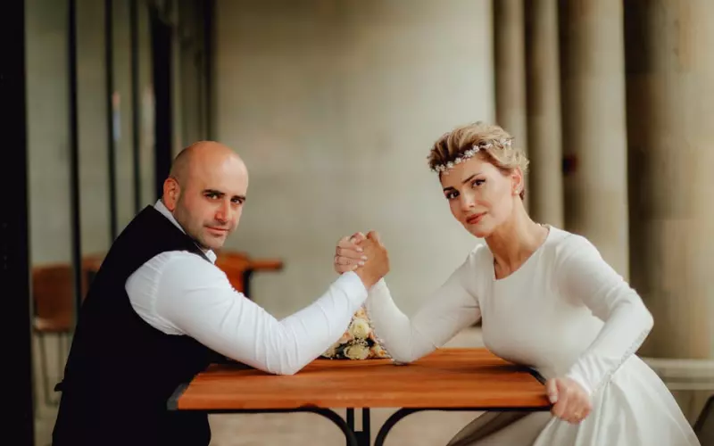 在怀疑时原配怎样对付小三最有效(如何对付已婚且离婚的小三)