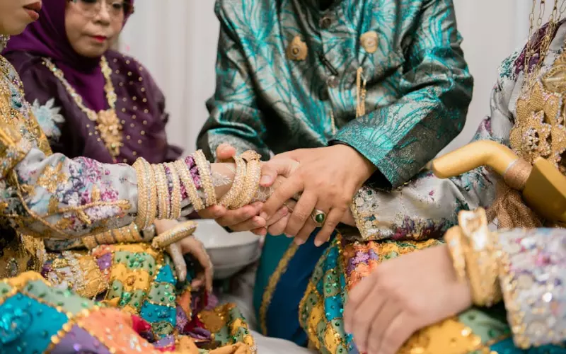 婚姻出现第三者如何处理好(婚姻中出现第三者婚姻该如何继续)