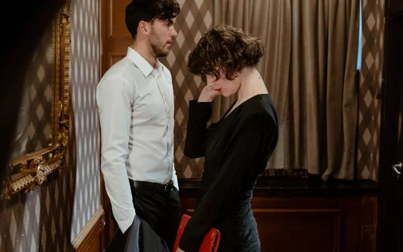 发现老公的暧昧关系怎么处理(如果老公搞暧昧出轨怎么办)