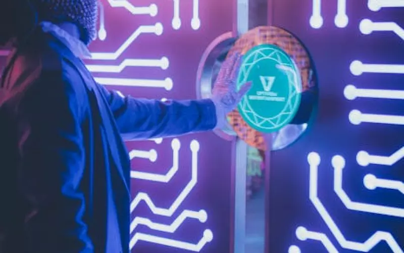 如何离间出轨男人和小三的关系(婚外情暴露男人会怎么对待小三)