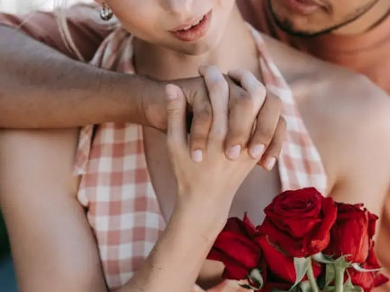 出轨的老公怎么挽回：老公出轨挽回该怎么做？还值得挽回吗？