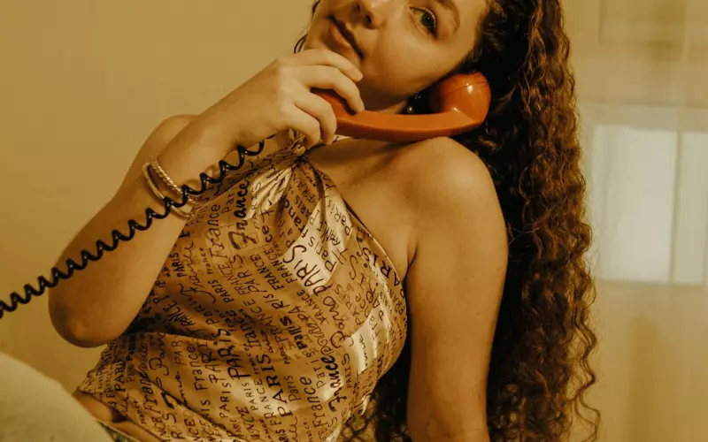 分手后如何让前任主动联系你(男友跟你说忘不了前任怎么挽回)